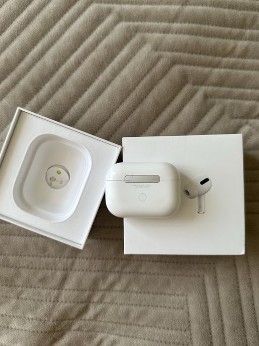 Кейс AirPods pro