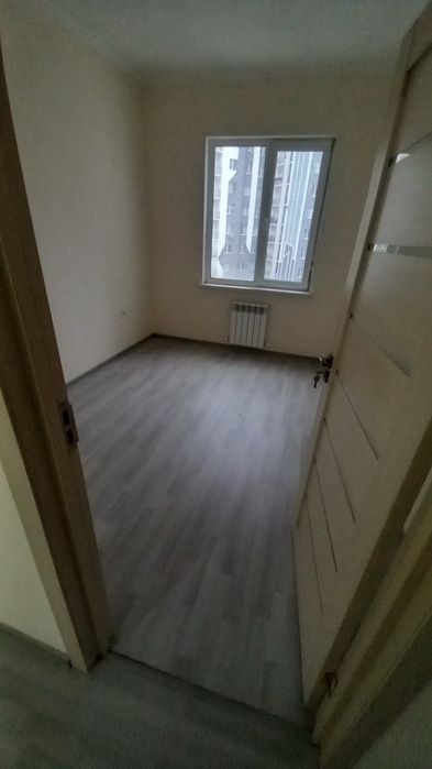 Motrid 2 etaj 3 xonali 72 kvadrat sotiladi