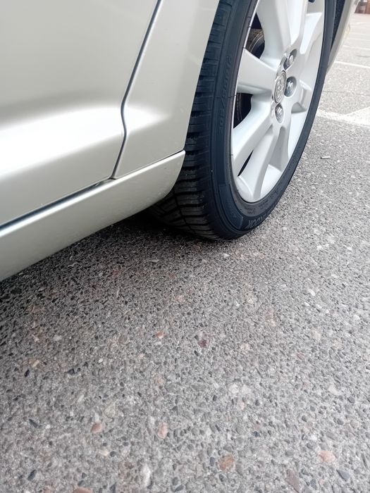 Toyota Avensis 2500 euro