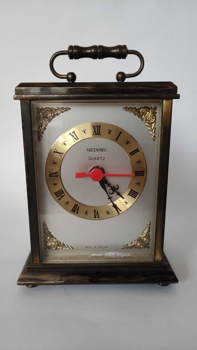 Английски масивен каминен часовник от месинг и изкуствен оникс