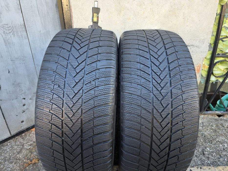 Vând două anvelope de iarna Bridgestone  255 40 20  dot 4021
