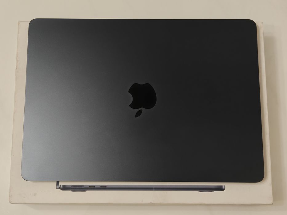 MacBook Air 13 M5 24/1TB 10 циклов