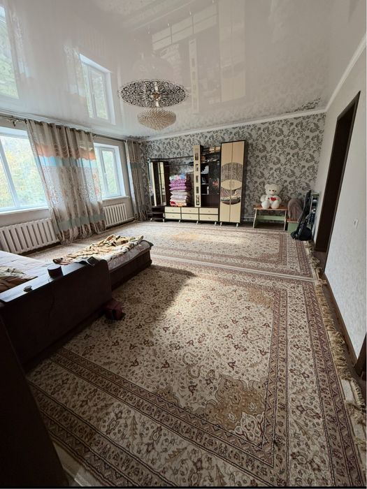 продаётся двухэтажный дом с бассейном и баней