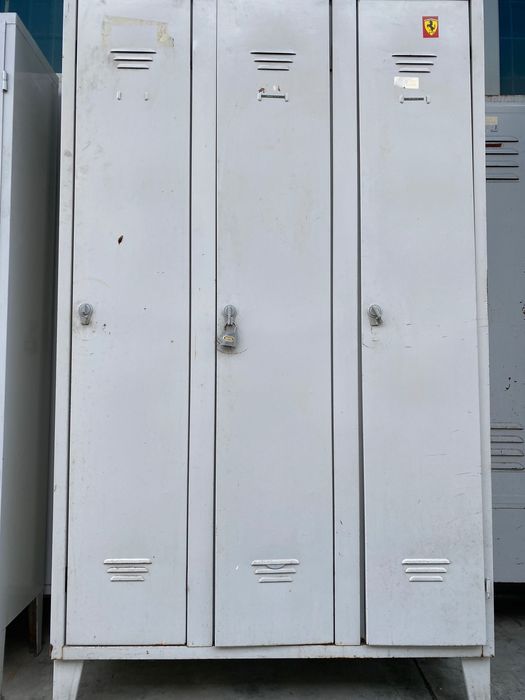Метални шкафове - гардероби за съблекалня или каса за оръжие