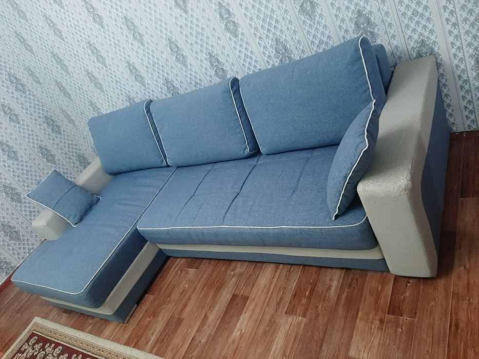 Г- образный диван.