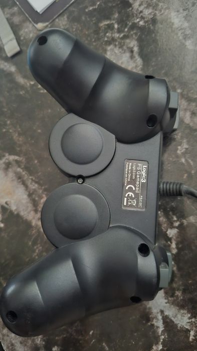 Controller / Gamepad Logic3 PS2 / PS1 - Cu fir, perfect funcţional