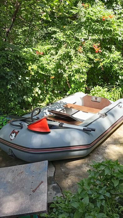 Лодка hunter серая