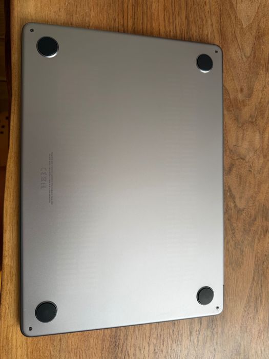 MacBook Air M2 13.6" / 16GB / 512GB – отлично състояние, 88% батерия