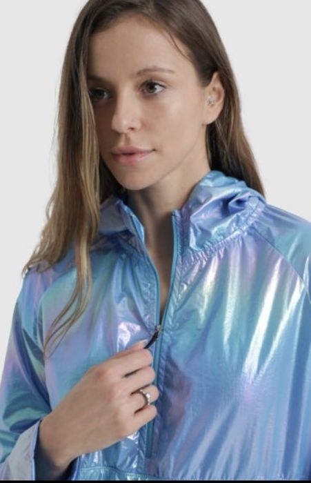 Дамска ветровка