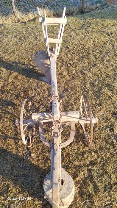 Vând car Rustic pentru decor.