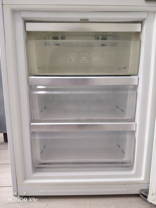 Холодильник Midea HD-400RWEN