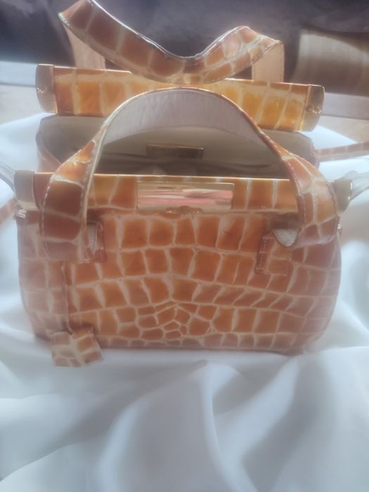 Poșetă piele marca Stuart Weitzmann
