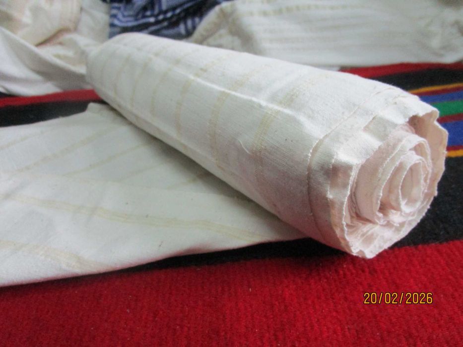 Автентичен кенарен плат с жълти свилени ивици