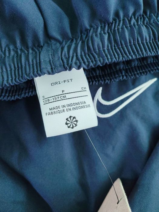 Ново долнище Nike и тениска 7 г