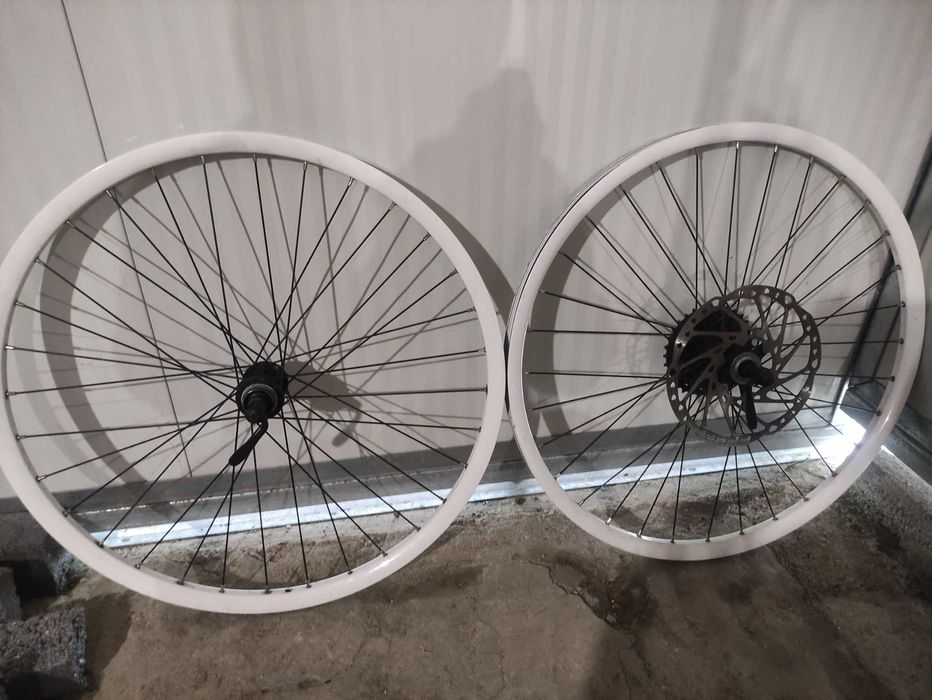 Продавам предна и задна капла 26"