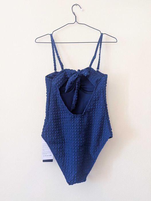 Цял Бански костюм в тъмно синьо с регулиращи се презрамки