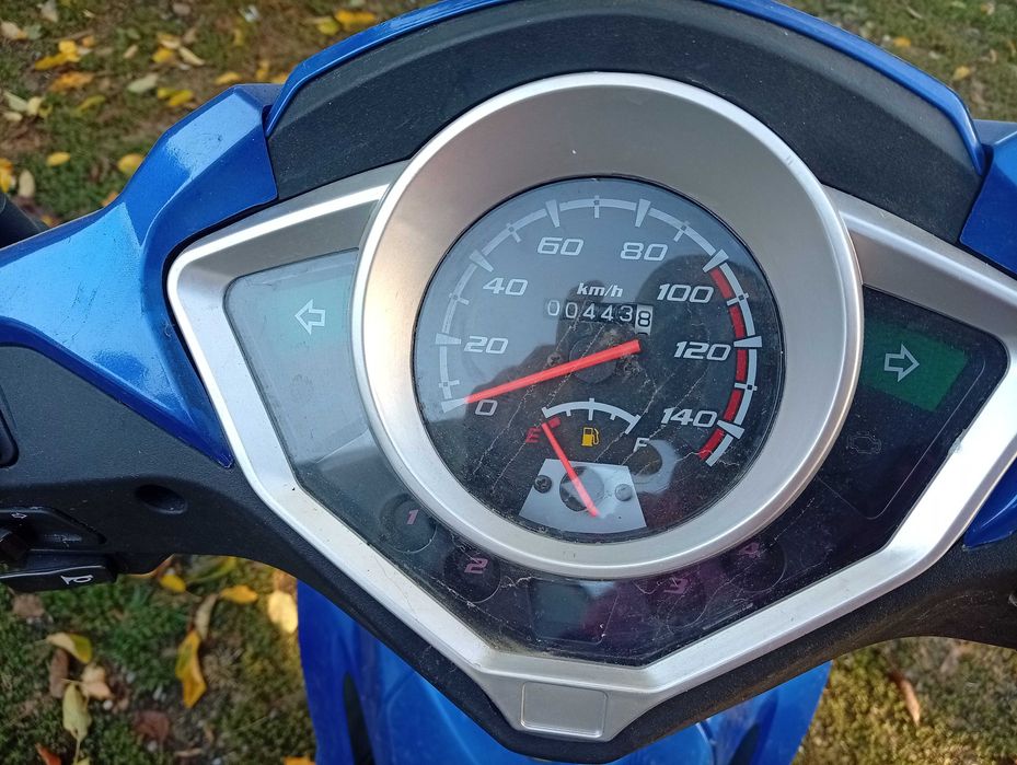 Vand scuter pe benzina, 125 cc, euro5, in 4 timpi, Revolt NEO, albastru