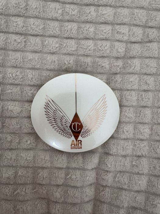 Charlotte Tilbury Airbrush brightning powder - изсветляваща пудра.