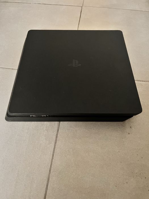 PlayStation 4 Slim 500GB + 1 джойстик + GTA 5 + FIFA 25