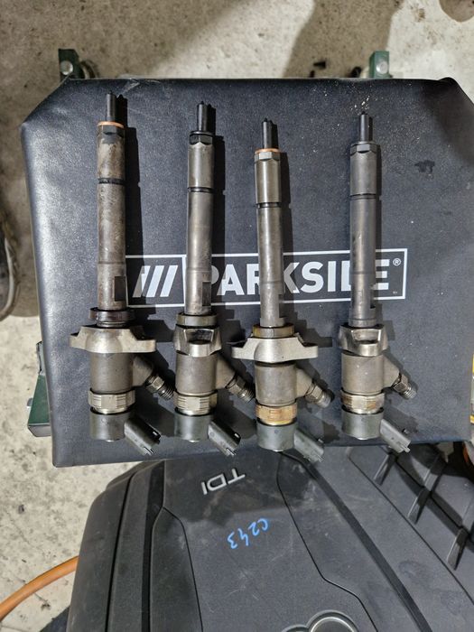 Vând injectoare 1.6 hdi