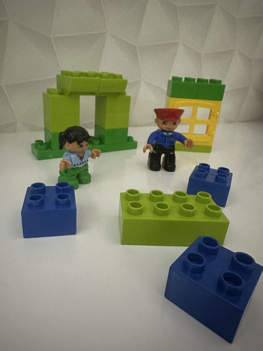 Set lego duplo-la scoala