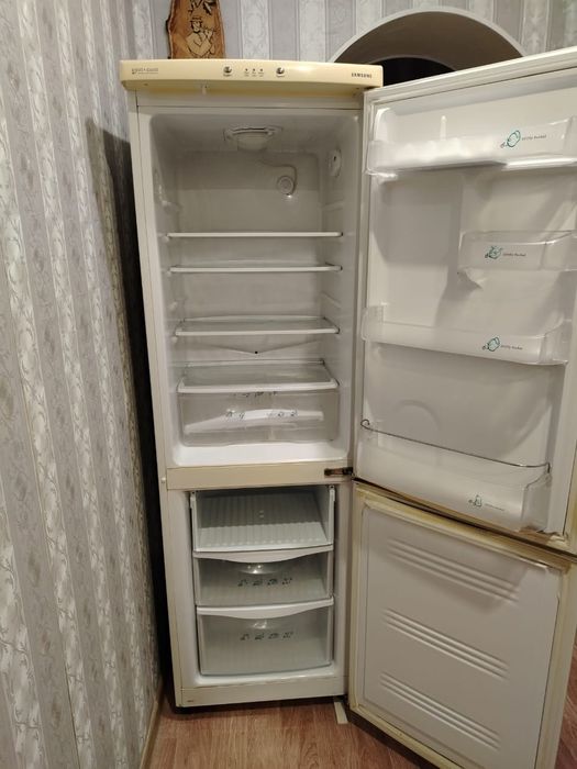 холодильник Samsung