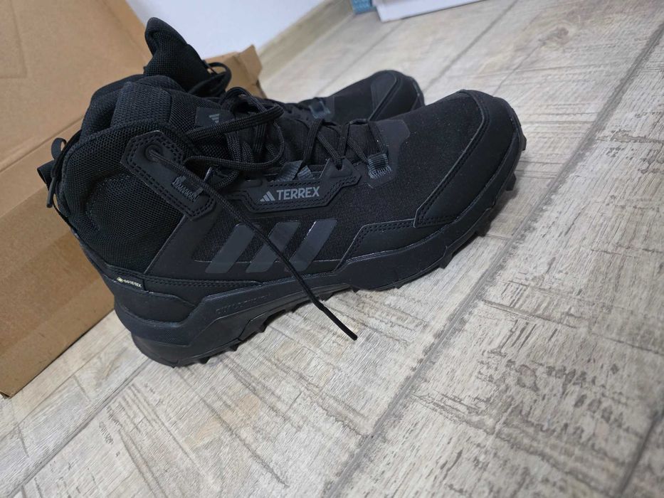 Ghete pentru drumeții Adidas Terrex