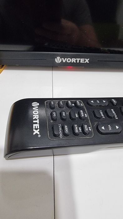 Led Vortex Smart tv 81cm ,cu led rosu aprins ,consumabile și accesorii