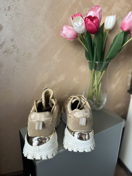 Дамски сникърси, номер 37