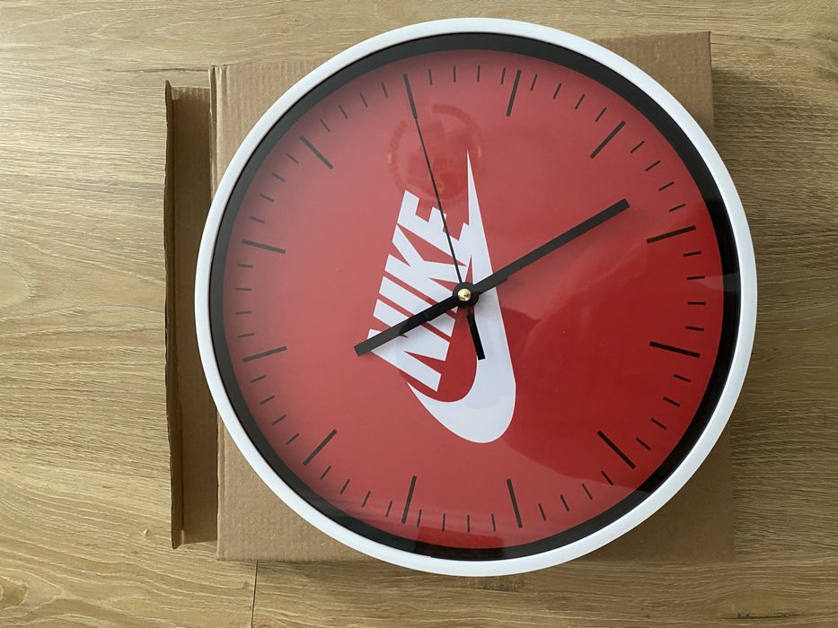 Часы настенные  NIKE