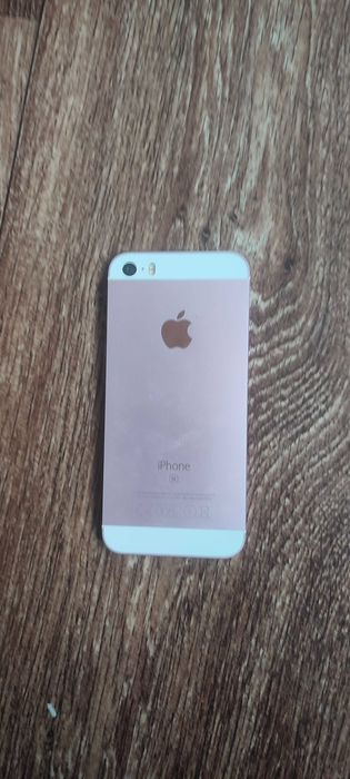 iPhone se 1 поколения.