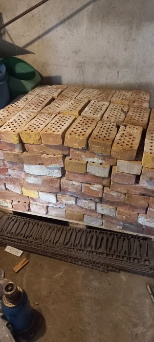 Единични тухли  запазени 250бр.