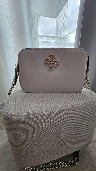 Уникална чанта Guess