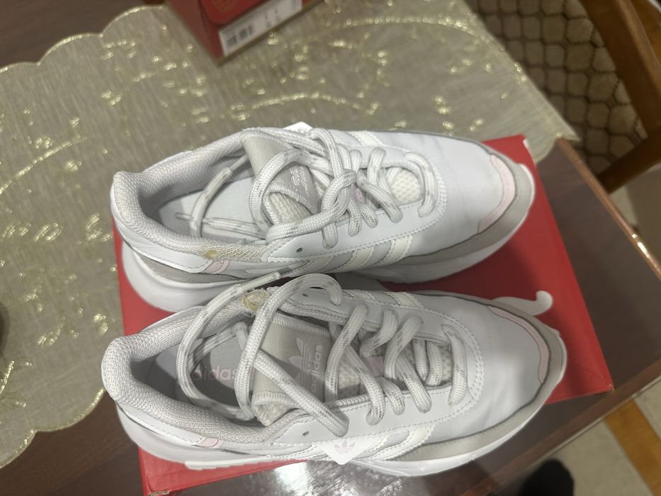 Adidasi marca Adidas - marinea 37 1/3