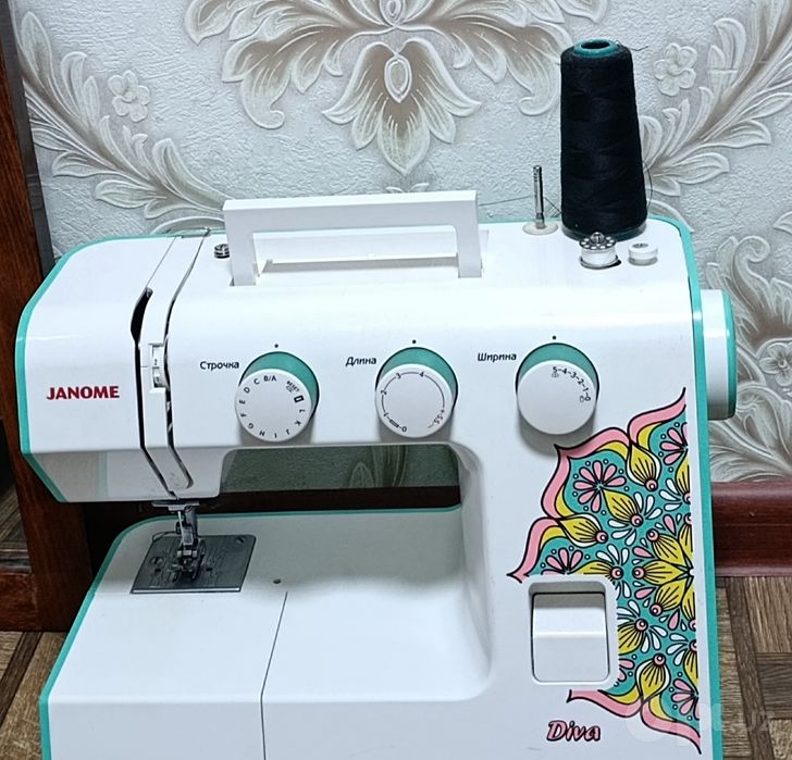 Продам швейную машинку