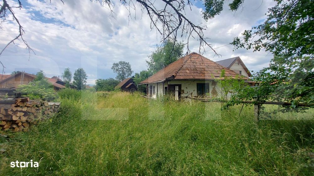 Proprietate cu potential: 860 mp teren intravilan, casa si anexa, Ghid