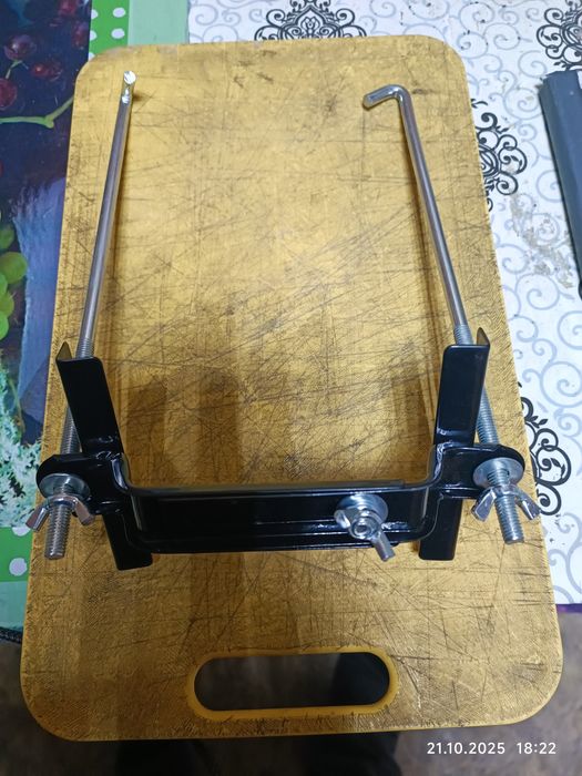 Продам крепление аккумулятора