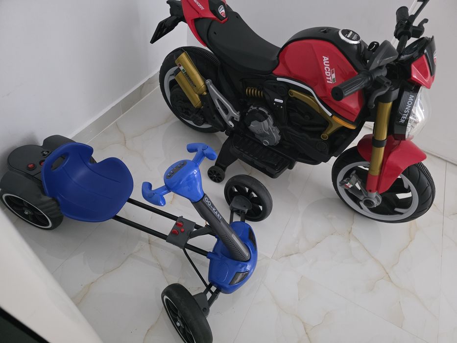Motocicleta ,cart ,in stare perfecta de functionare