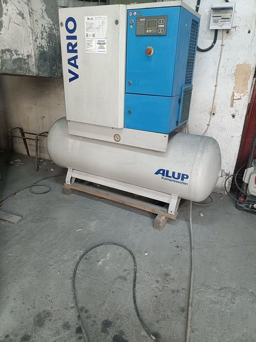 Vând cabina de vopsit și compresor aer