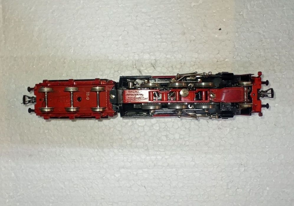 Locomotiva fleischmann BR24 scara H0, 1:87

Tracțiune integrală pe 3 a