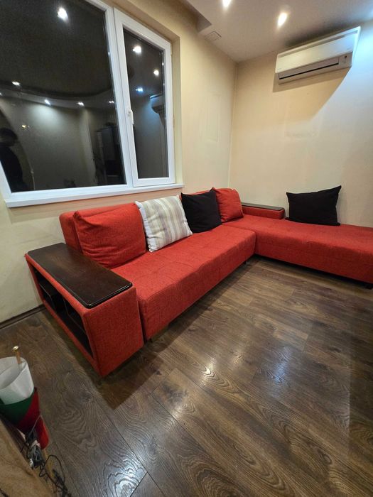 Ъглов диван - червен