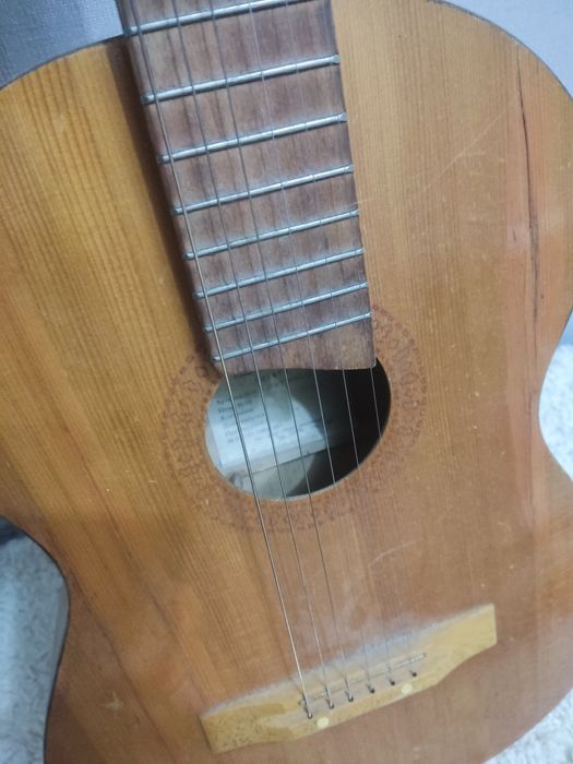 Гитара шестиструнка