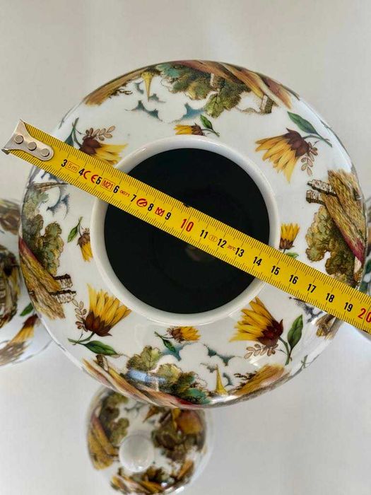 Винтидж сет от три големи порцеланови вази