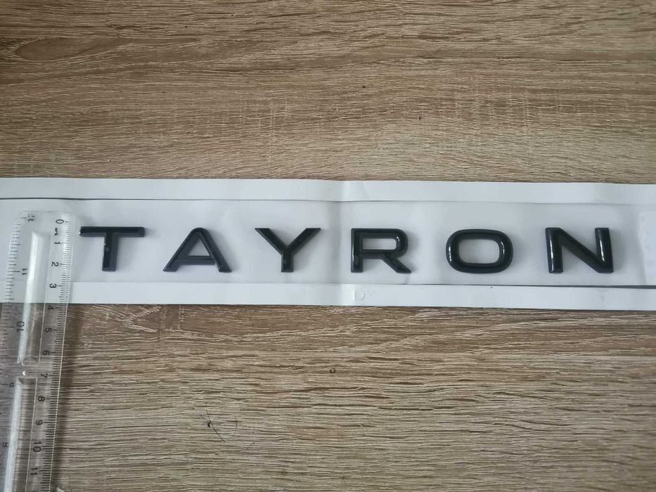 черен надпис Volkswagen Tayron