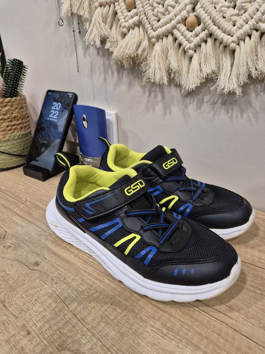 Кросовки на мальчика  на весну