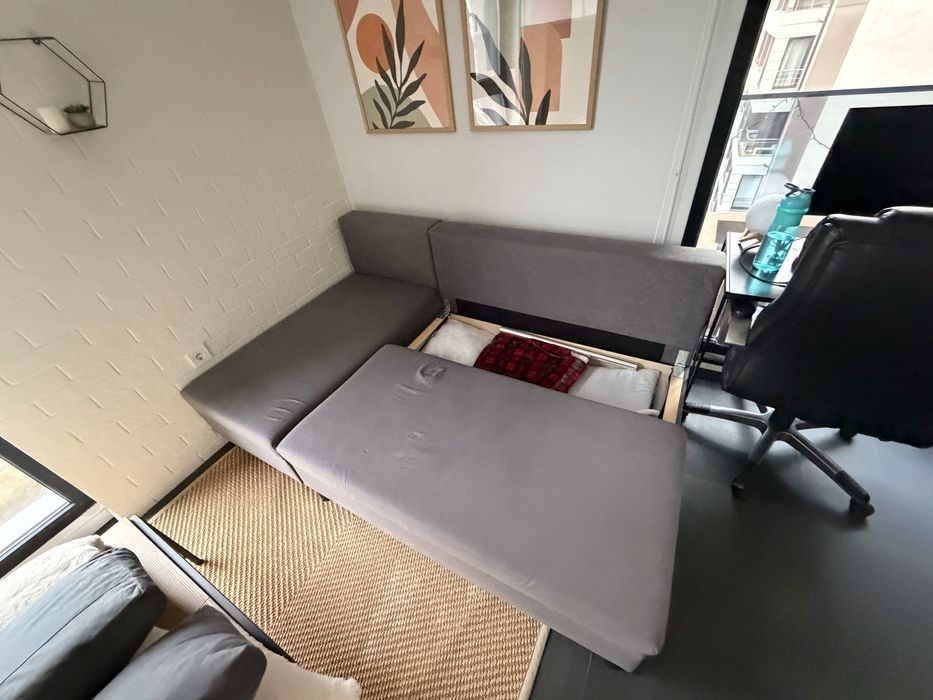 Разтегателен ъглов диван с функция сън – 200 × 135 см