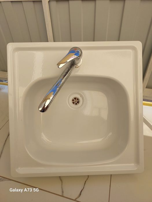 новая раковина белая