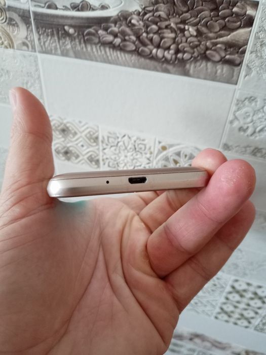 Телефон смартфон самсунг Samsung j1 2016