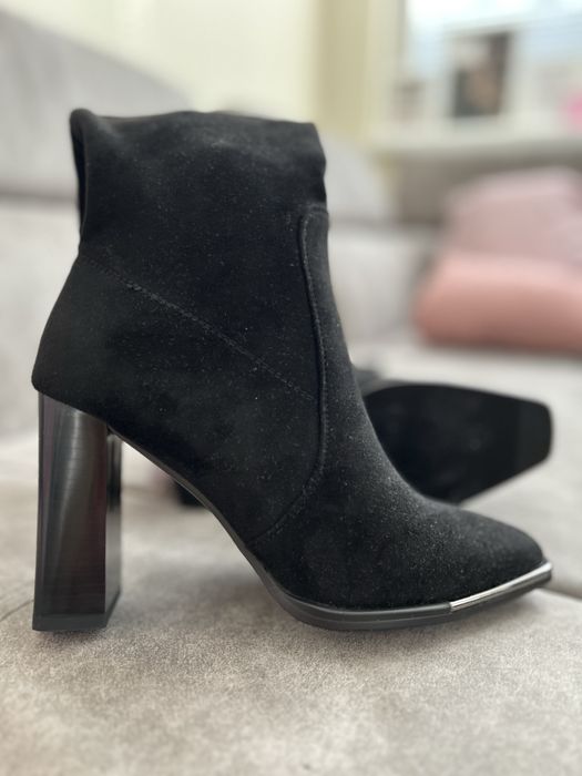 Дамски велурени ботуши