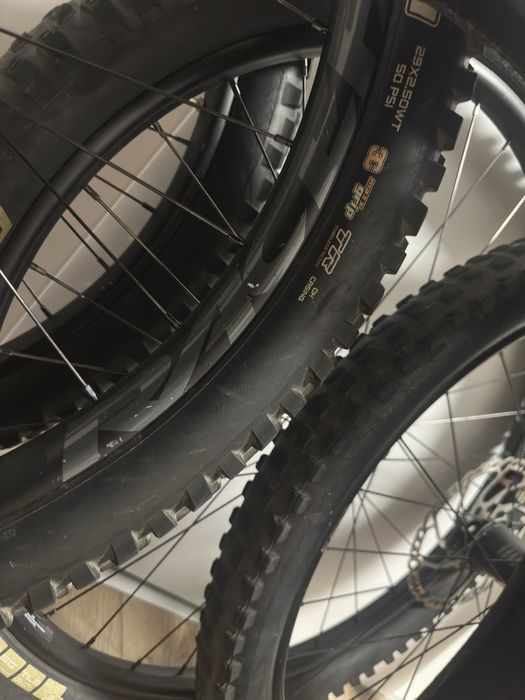 Капли и гуми Dt swiss; hope; race face; maxxis; E*13